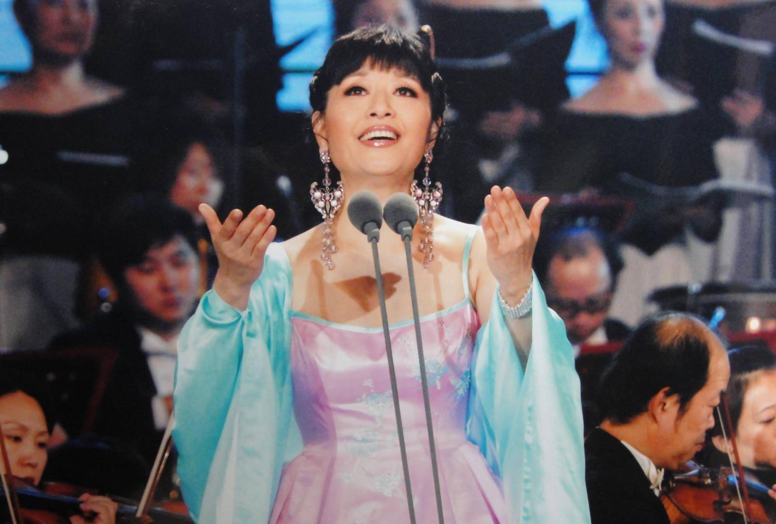 优秀演员13岁登台,42岁二婚嫁国外贵族被宠成公主,这人真神_殷秀梅