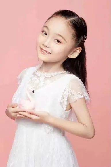 今天我们为大家介绍一下五年一班班级小明星:任玮婷.