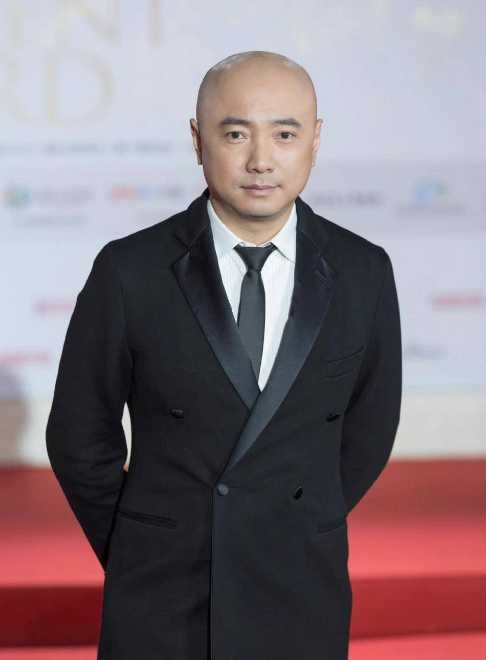 50岁徐峥近照曝光,肚子像怀胎十月的孕妇,身材严重变形引关注_工作