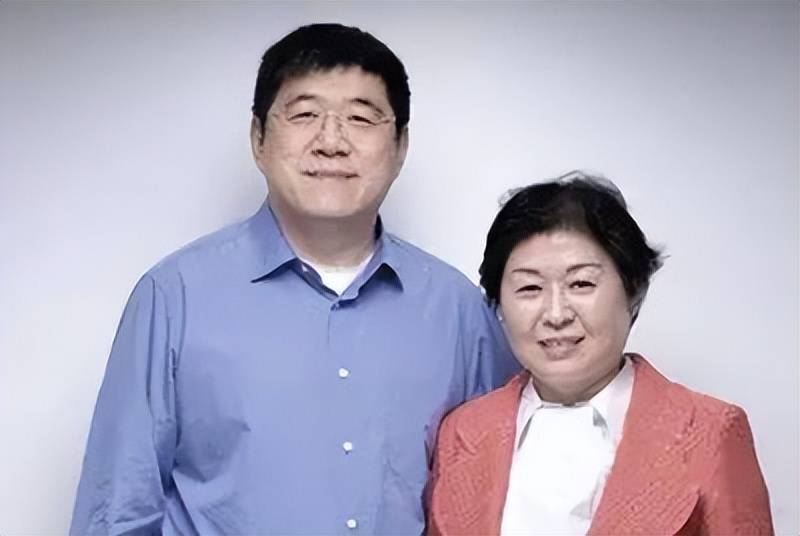 婚后,在张茵深入浅出的思想工作下,刘名中决定放弃自己之前的事业