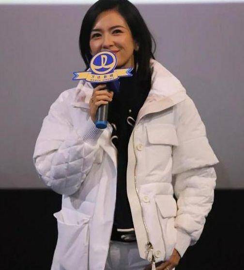 章子怡素颜出镜,网友表示:满满的胶原蛋白,妥妥的少女_国际_电影_汪峰