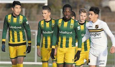 不久前,王凯冉刚刚升入海牙u16俱乐部,是球队的重点培养对象.