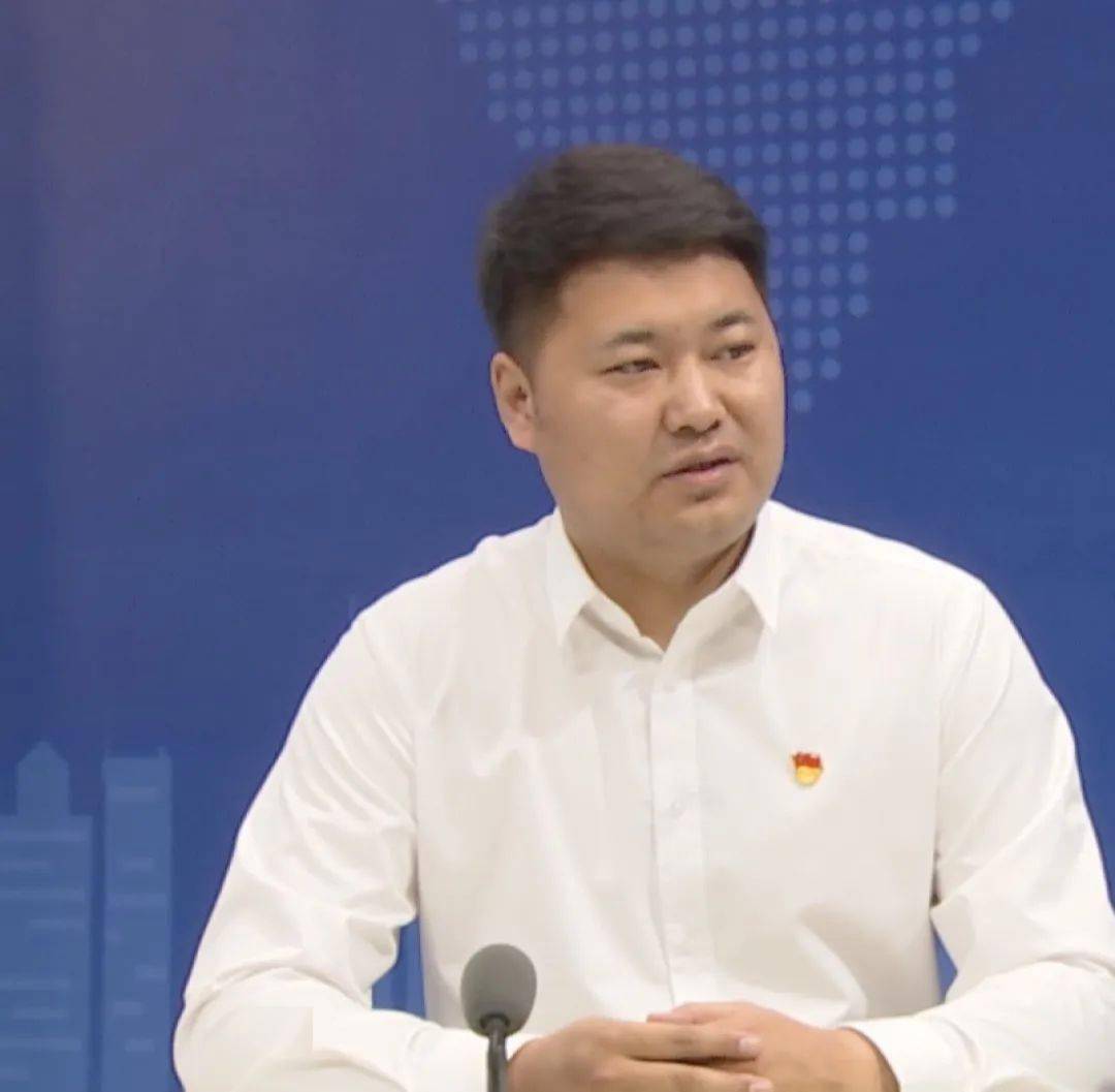 克旗就业服务中心主任 李国鹏在今后的工作中,旗就业服务中心将继续以