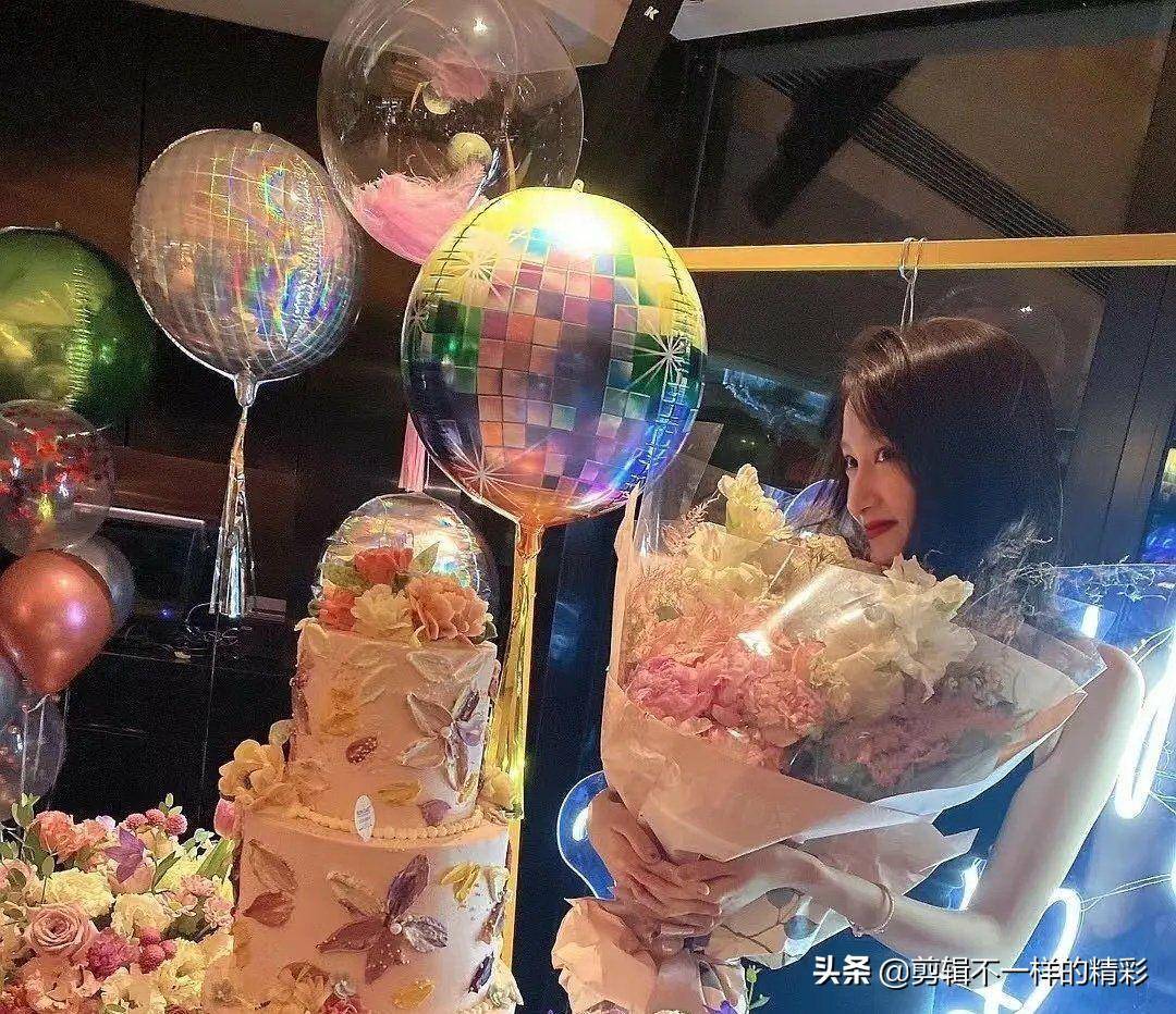 关晓彤举办生日派对来蹦迪!