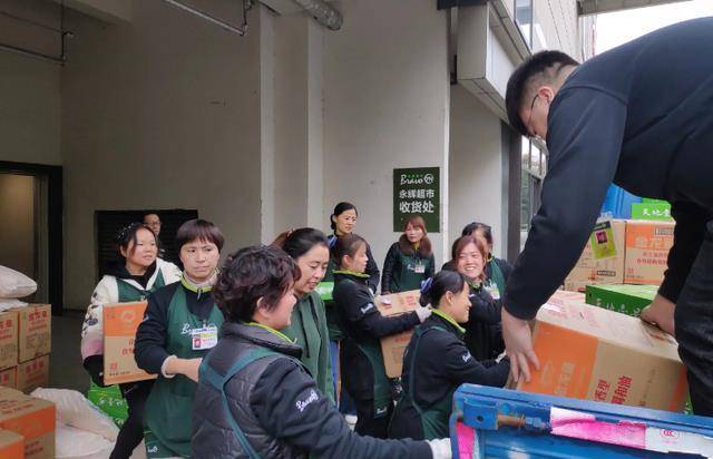 超市才2000多月薪,为何却没人离职?超市员工:"傻子"才辞职_工作_薪水_