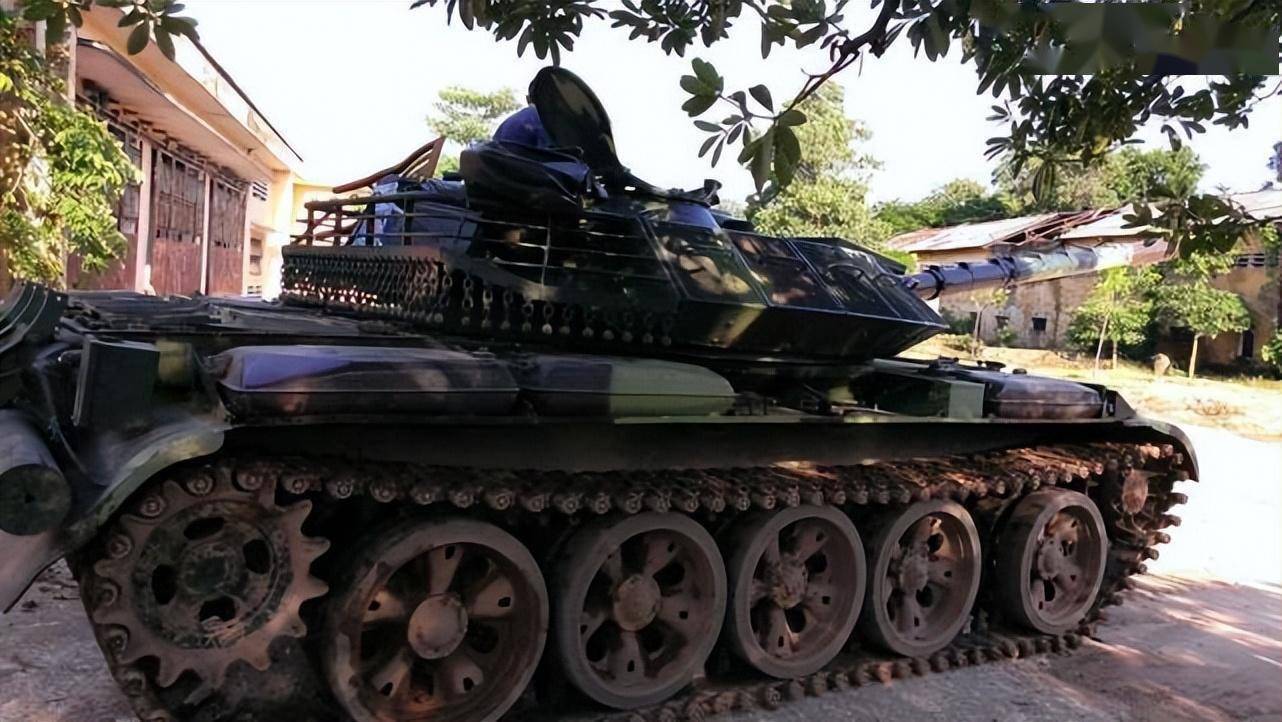 越南装备升级版T54M坦克，主炮只有100毫米，打不穿59D