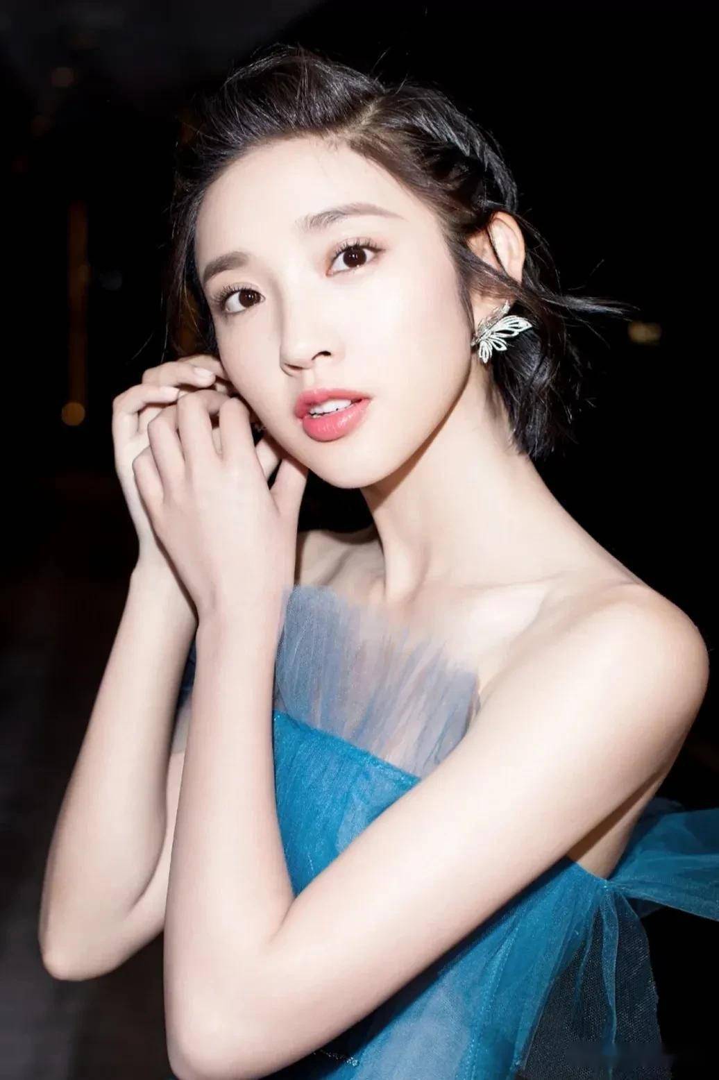 唐艺昕:小女子,好可爱_唐艺昕