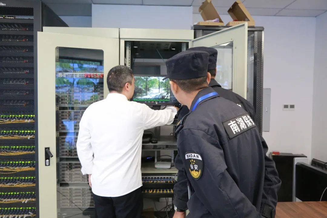 暖心帮助获锦旗 | 南湖保安嘉兴湘家荡环湖景区巡逻队帮助女子找回