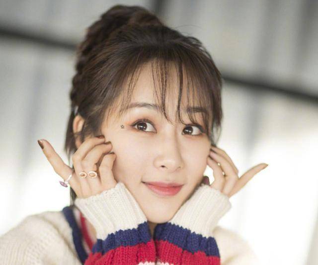 杨紫官宣脱离欢瑞,粉丝却祝贺她脱离苦海,欢瑞坑走的顶流真不少