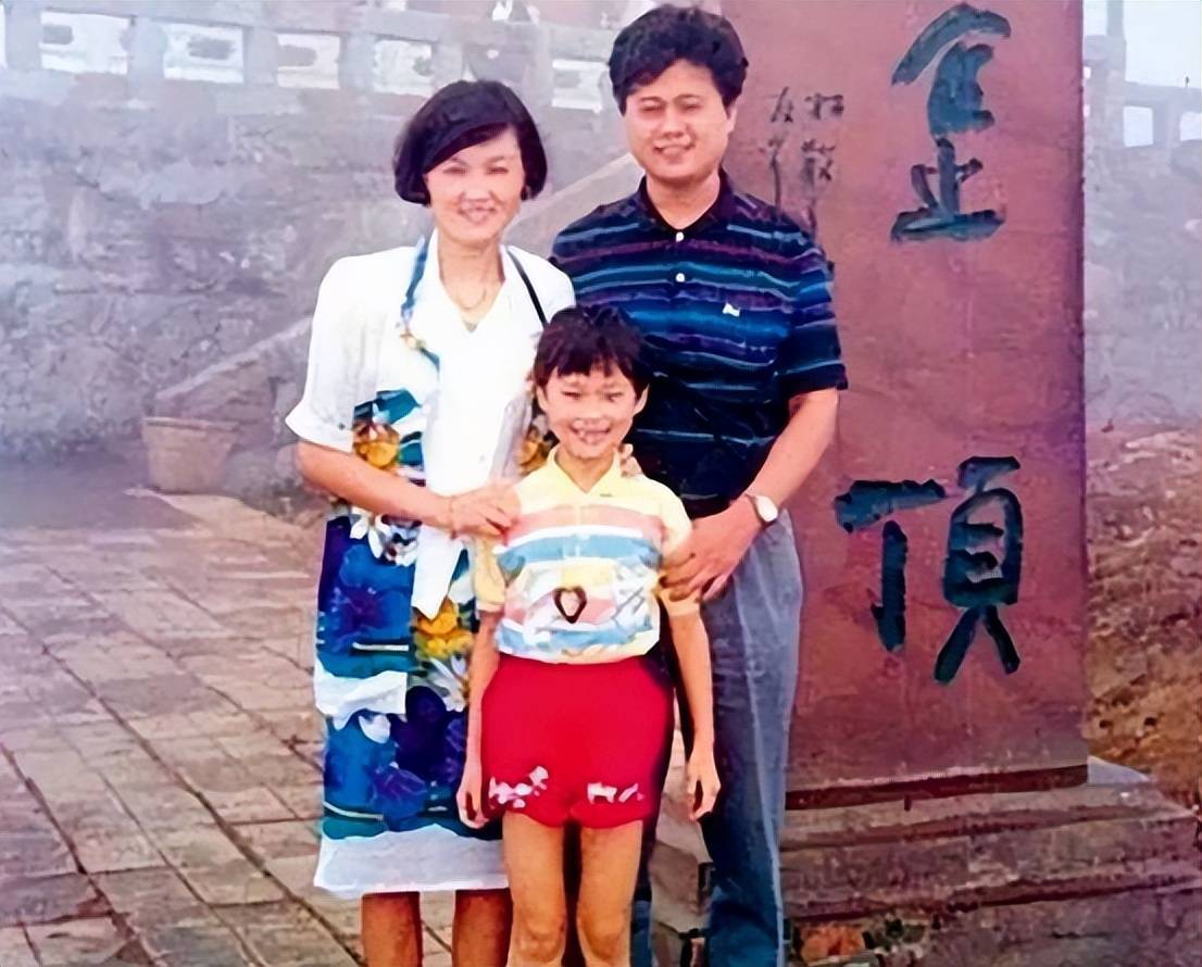 李宇春自曝患“不死癌症”，几近瘫痪难结婚，她到底发生了啥？