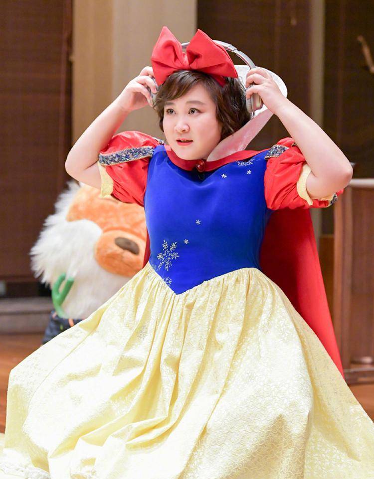 贾玲胖了才是真的火?小酒窝配蓬蓬裙实在讨喜!