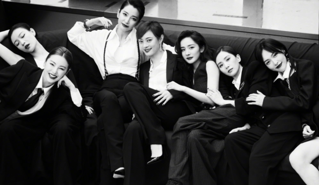 众明星黑白合照官宣,杜鹃刘雯气质超绝,李冰冰实力占据中心位_大片