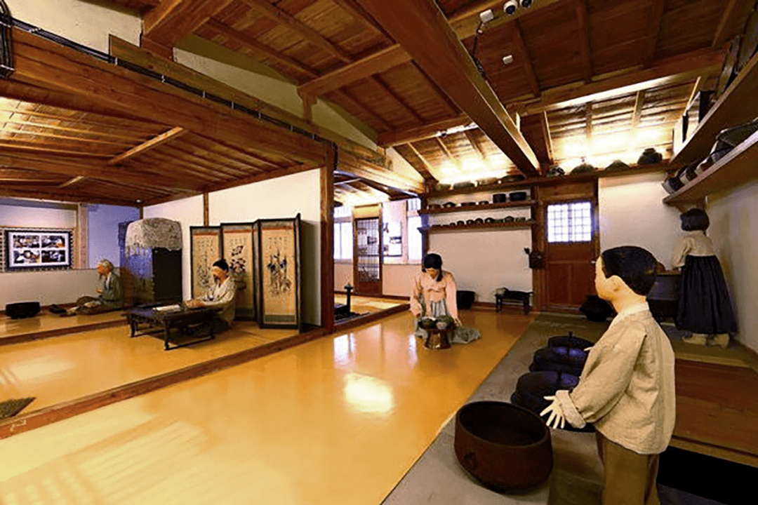一屋烧炕，全屋都热！“满屋炕”里的东北民众生存智慧丨中华建筑文化_民居_火炕_空间