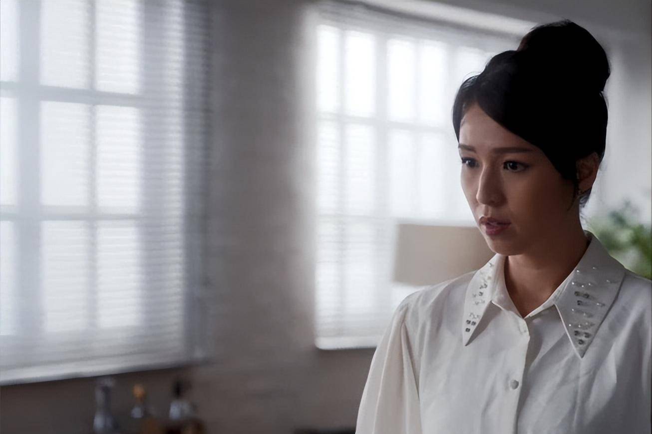 40岁tvb宅男女神扮女仆,展现傲人身材,网友大赞童颜天花板_孙慧雪_剧