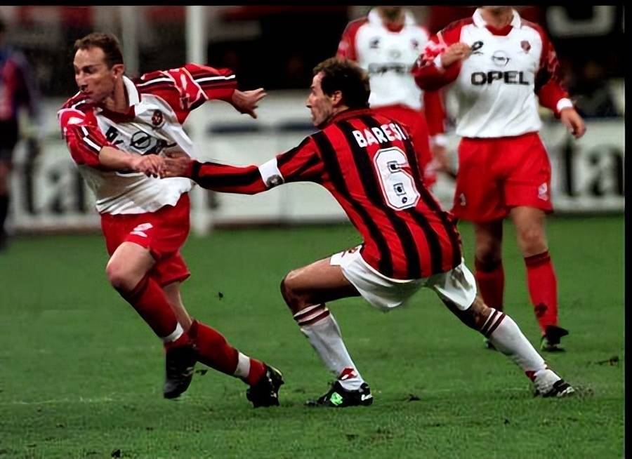 25年前今天圣西罗上演巴雷西告别赛!ac米兰pk世界明星队,巨星云集!