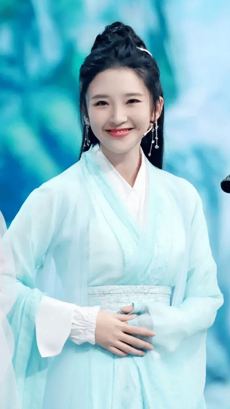 唐艺昕:小女子如此迷人_唐艺昕