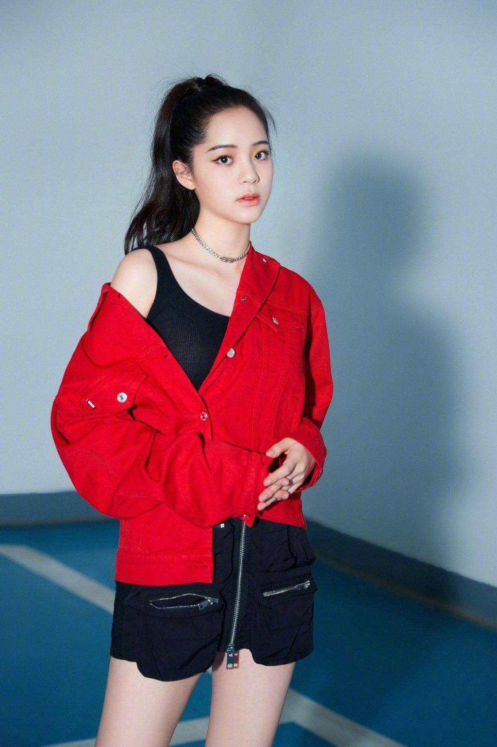 欧阳娜娜遭陌生男子骚扰,扯头发索吻!大声呼救有惊无险