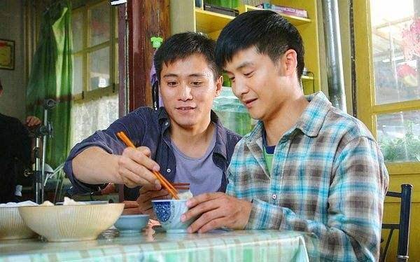 《笑咏春》中的阿勇;他是电视剧《骄阳似我》中的林风;他是电视剧《王