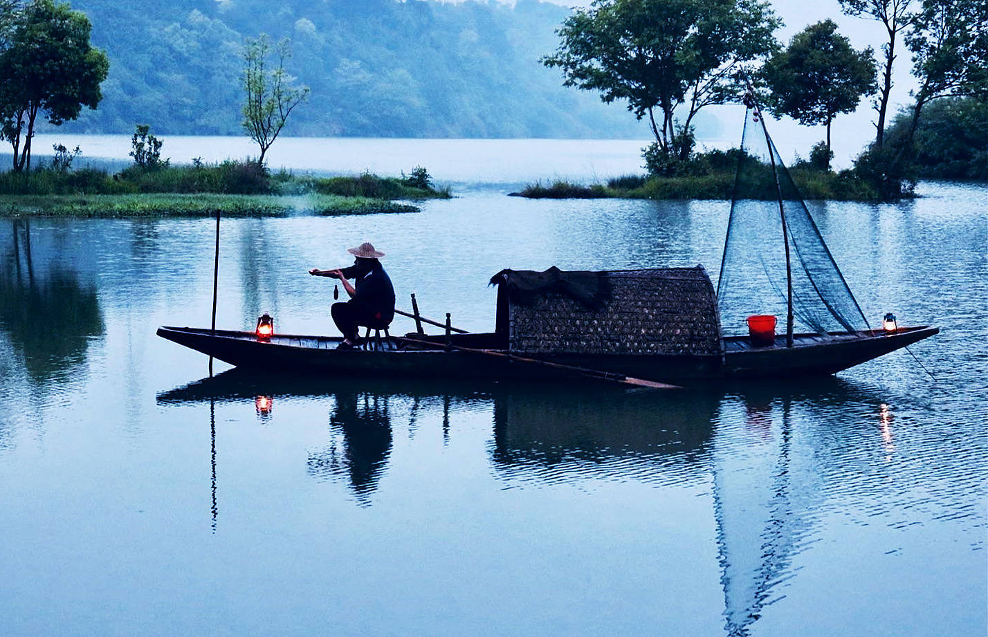 民间故事:书生乘船赶考,半路玷污船家女,女子却笑祝他高中状元_陈子美