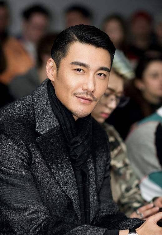 胡兵初恋剃发出家,错过瞿颖,和摄影师父亲传绯闻?