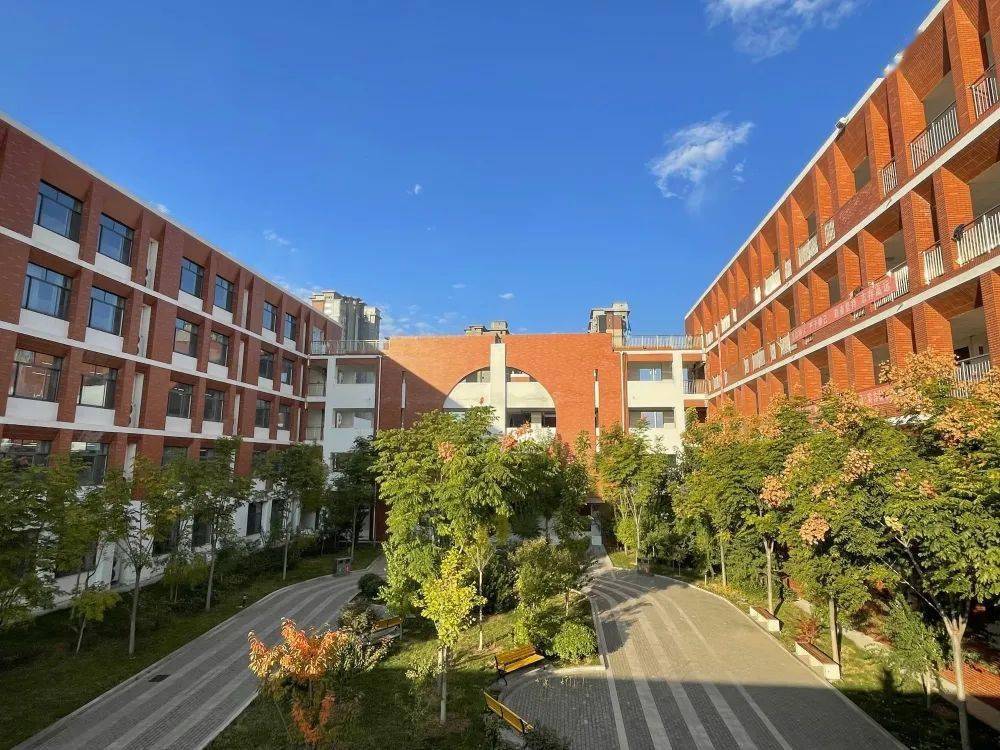 邹平二中:徜徉校园 醉美秋色_落叶_微风_山河