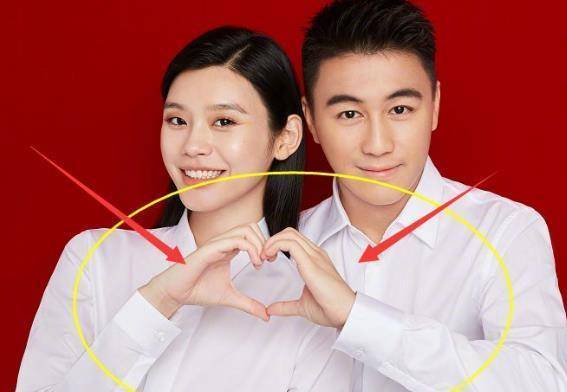 别人比心都用手,当看到苗苗和郑恺,夫妻关系一目了然!