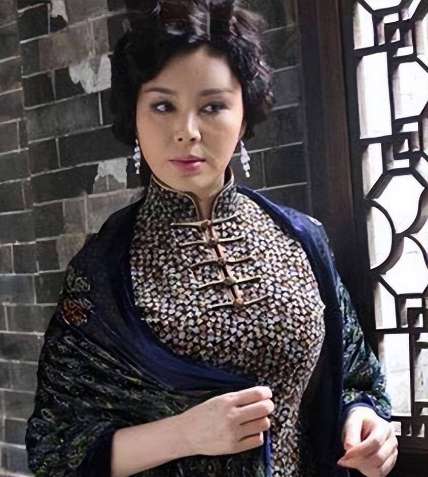 感情压得一塌糊涂,再也不相信爱情了,现在52岁的单身_于小_秦烽_对方