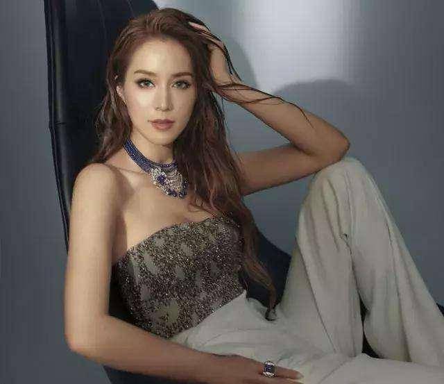 "千亿儿媳"徐子淇:身材火辣,连生4胎,依旧时尚苗条_李家诚_洪天明_徐