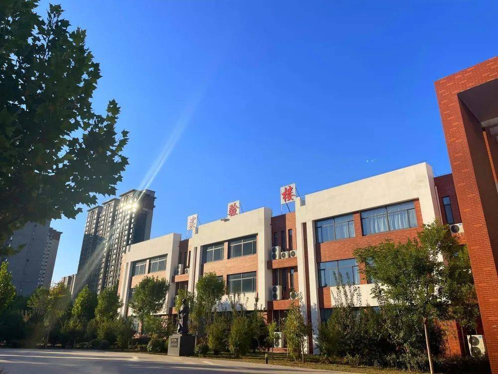 邹平二中:徜徉校园 醉美秋色_落叶_微风_山河