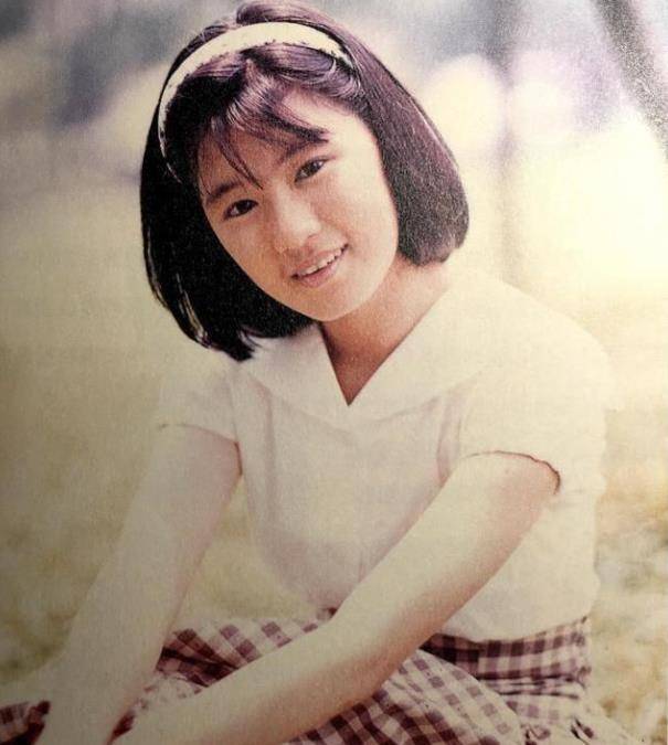 与徐静蕾同班,坐李敖大腿,拔氧气管…艳压林心如的贾静雯不简单_吴敦