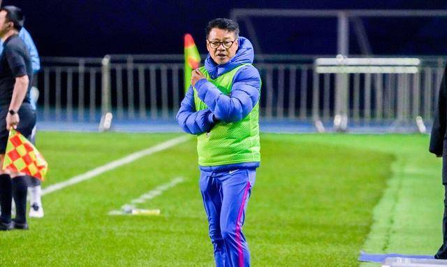 希望,不过,沧州雄狮的控球率持续占优,时间也在消耗,吴金贵再派王毅力