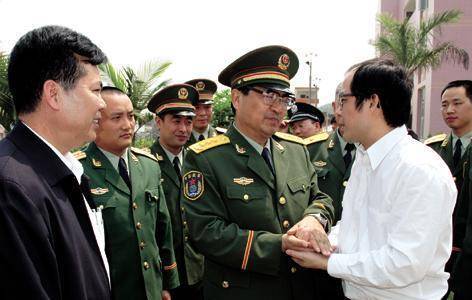 他是武警司令员,40岁仍在读书学习,59岁授上将警衔,今年76岁了_吴双