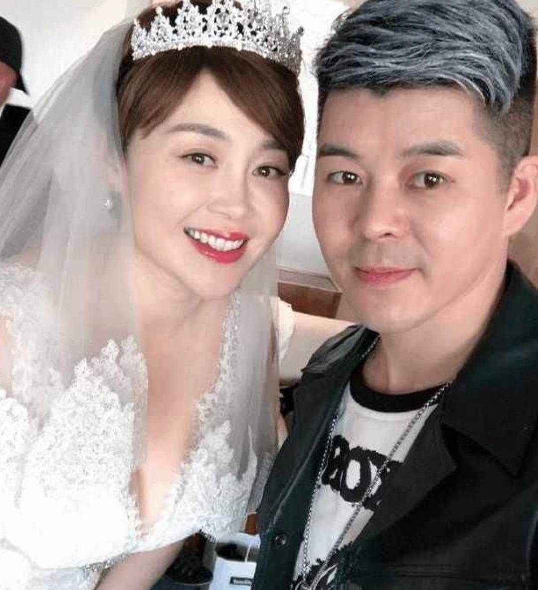 关婷娜为角色不惜爆乳,当了赵本山十年老伴,37岁的她还是单身_剧中
