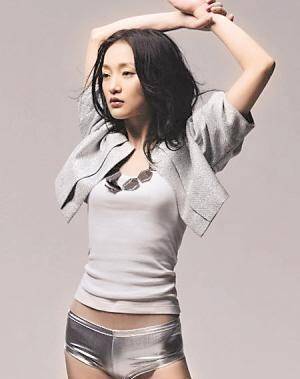 不为人知的周迅:18岁为艺术献身做裸模,半裸画像曾被卖184万_谢铁骊