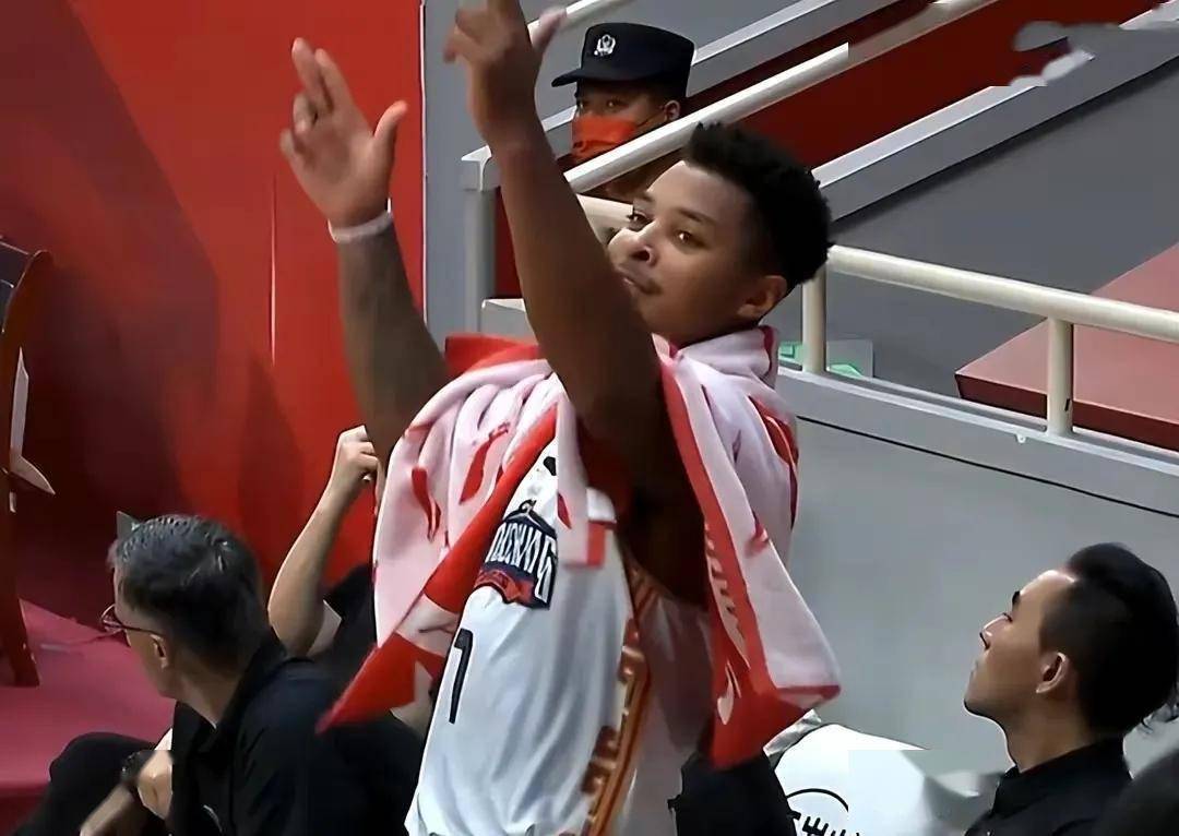 皮特森30加12,林葳19分,王岚嵚17分,同曦力克新疆豪取五连胜_阿丘尔