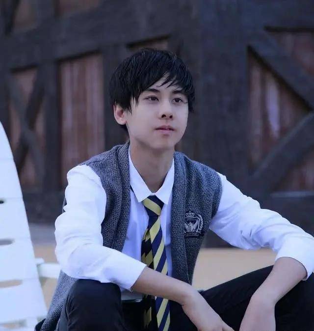 在易烊千玺退出飞炫少年组合后,王迦拿,段旭宇以2人组合继续出现在各