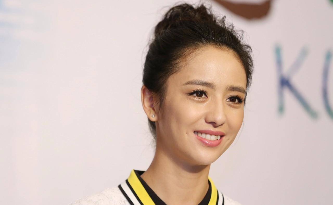 她是新疆第一美女,曾被雷佳音"疯狂"求婚,嫁知名导演婚姻幸福_佟丽娅