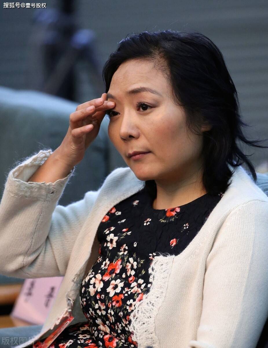 龙湖地产创始人辞职引发股价巨震_吴亚军_董事长_万科