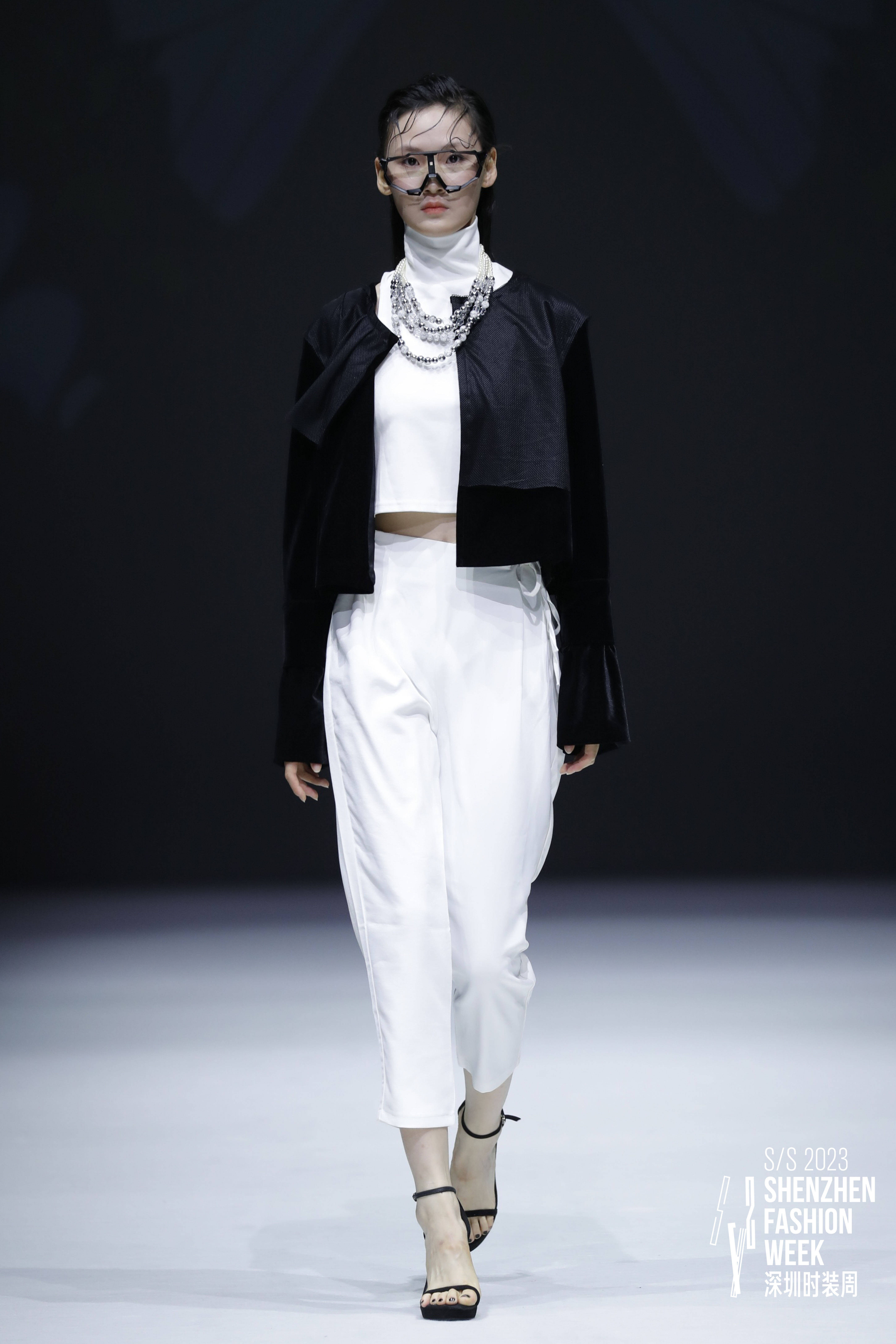 深圳实验学校中学部学子徐亦凡作品再度亮相深圳时装周_品牌_服装