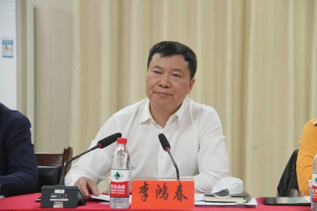 市教育局党委书记,局长李鸿春出席了郴州市一中的实地督导评估情况