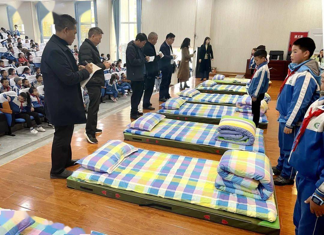 文昌小学开展寄宿制学生内务整理大比武活动_比赛_建设_被子