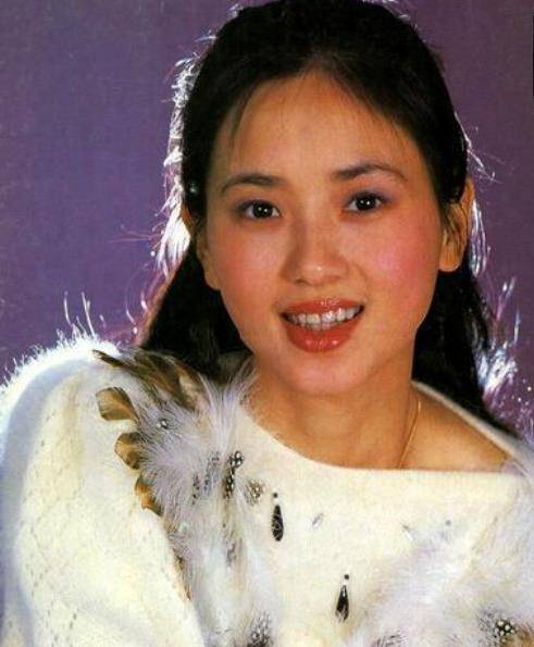 陶慧敏旧照欣赏,看了一遍又一遍,如今很难有这样的气质女演员了_小