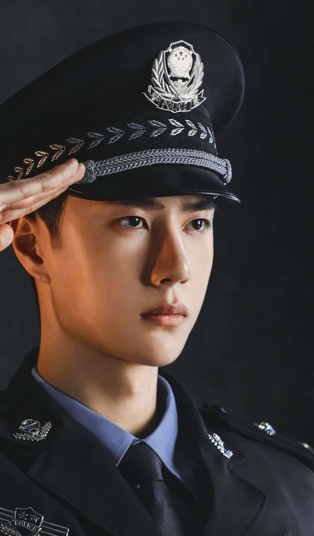 王一博新造型上演精神小伙,警服造型一身正气!
