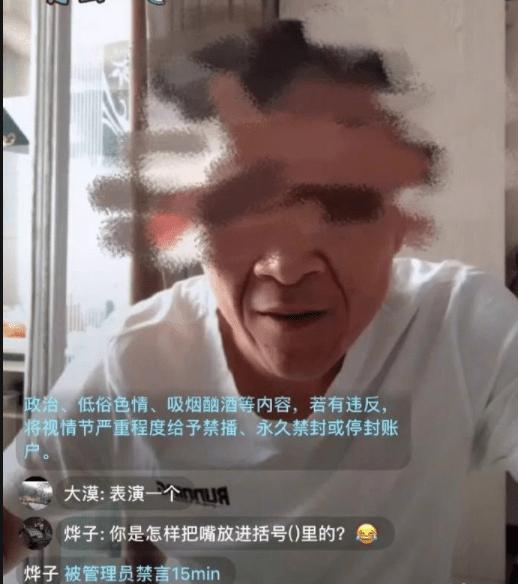 搞笑GIF：蜜斯姐跳舞还拿着一把扇子，是认实的吗？