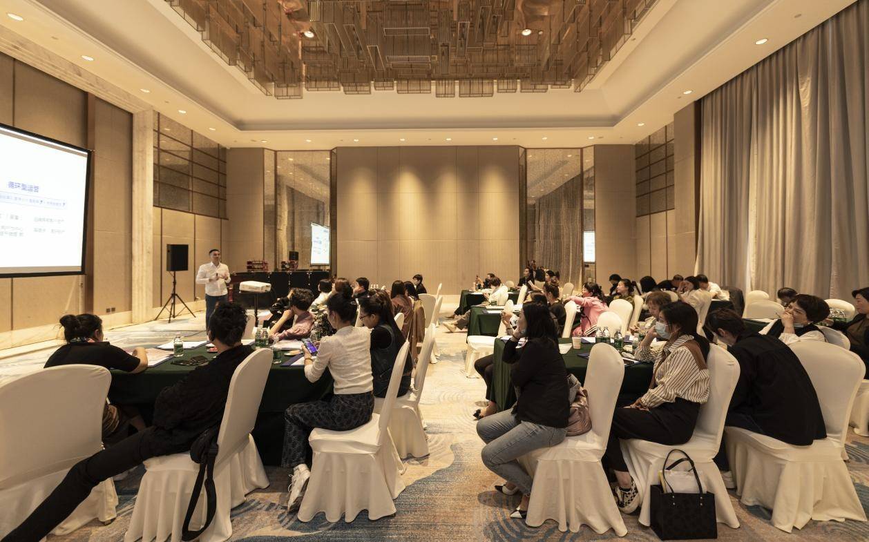 joeffe乔菲2023年春夏新品发布会成功举行_顾客_产品_场景