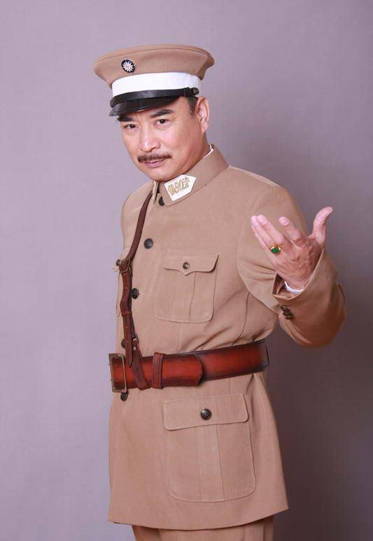 河南老戏骨岳跃利,前妻家喻户晓,二婚小11岁娇妻隐瞒从来不谈