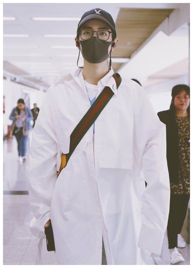 天不怕地不怕就怕肖战穿紧身裤,看到细腿,女粉要酸成柠檬_牛仔裤_造型