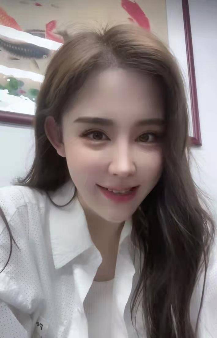 网红四姐再晒婚纱照,炒作恋情剧本封号后,确定要和