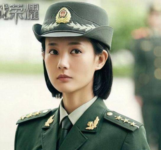 杨洋又一部荣耀系列片上映，同伴却是“顶流灭火器”，粉丝都急了