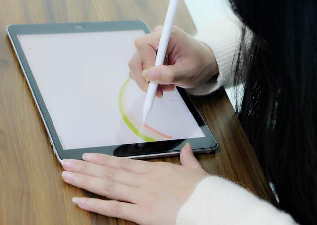 完美平替苹果Pencil,用它备忘录照样画出名作!南卡Pencil评测